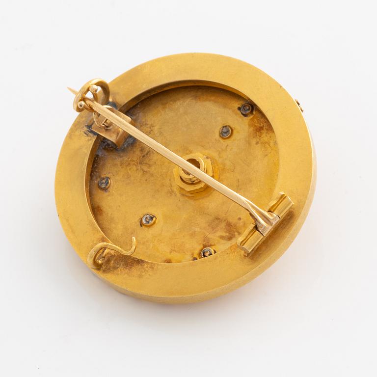Brooch 18K gold with an old-cut diamond.