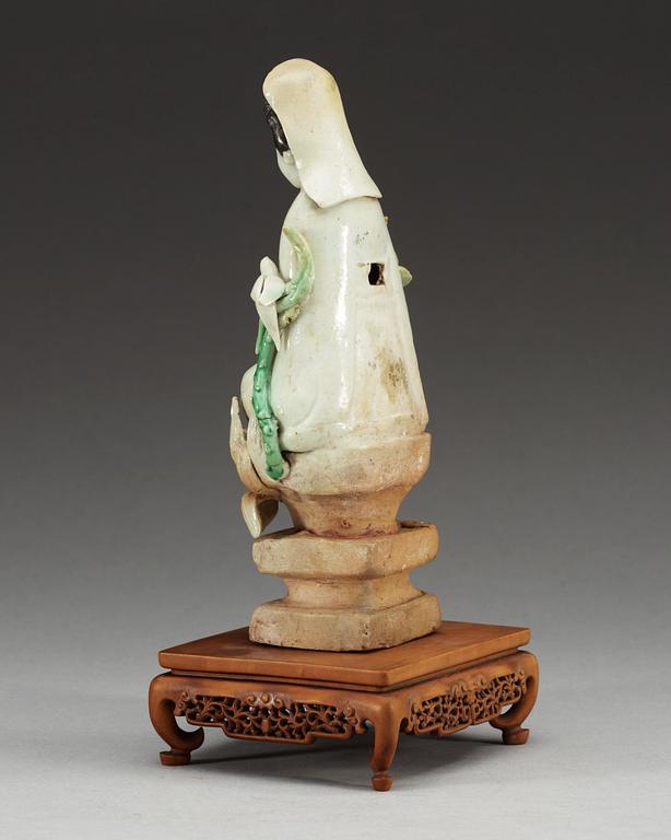 A famille verte figure of Guanyin, Qing dynasty, Kangxi (1662-1722).