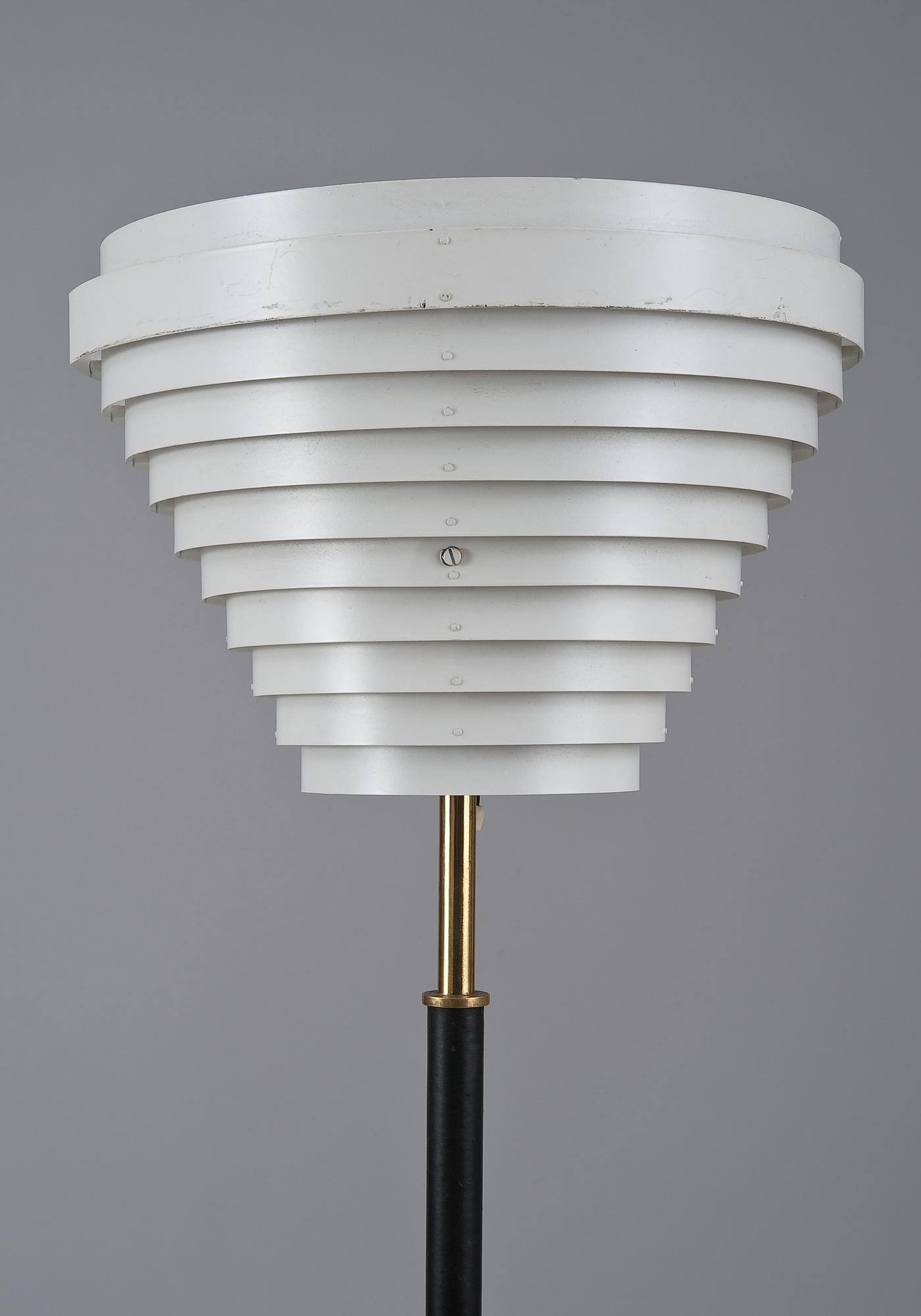 Alvar Aalto, GOLVLAMPA, A 805.