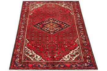 A Hamadan carpet, c. 299 x 159 cm.