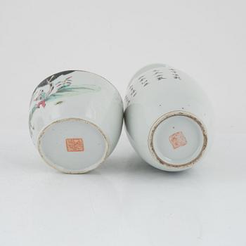 Vas och burk med lock, porslin, Kina, 1800-/1900-tal.