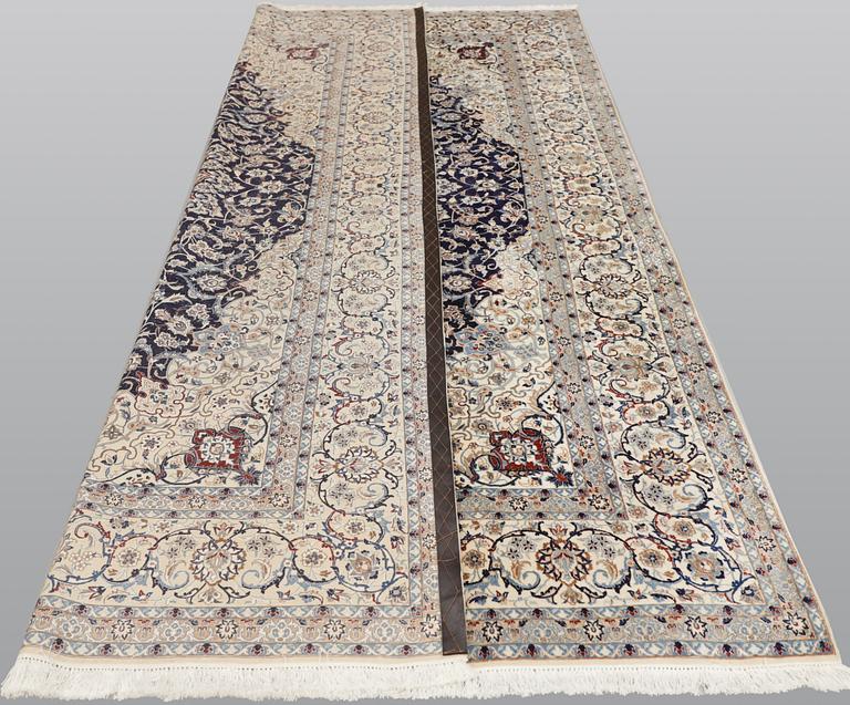 A part silk Nain carpet, so-called 6LAA, approx. 320 x 200 cm.