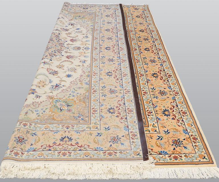 A carpet, Tabriz, ca 385 x 247 cm.