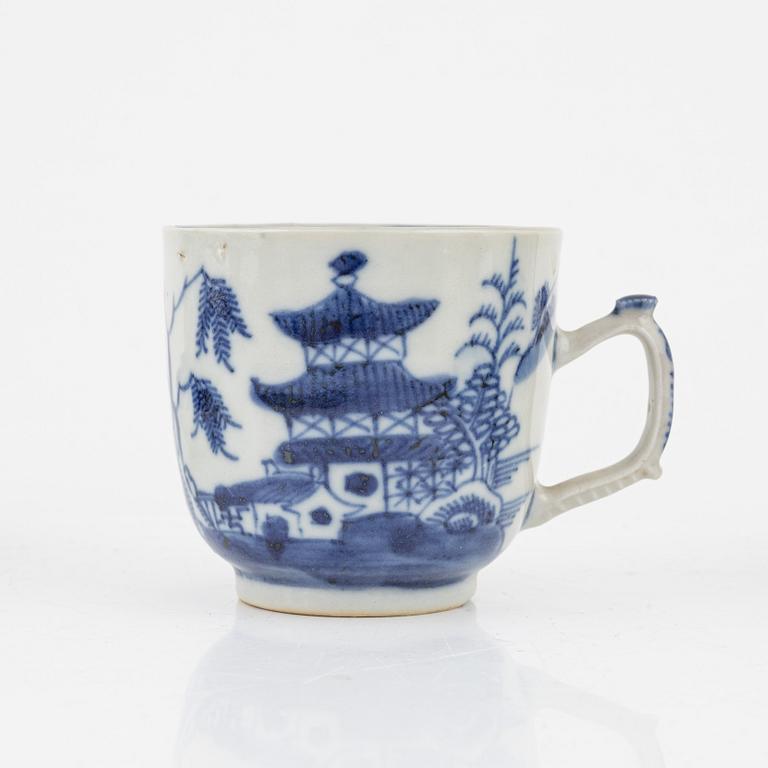 Kaffeservis, porslin, 24 delar, Kina, Qingdynasti, omkring år 1800.