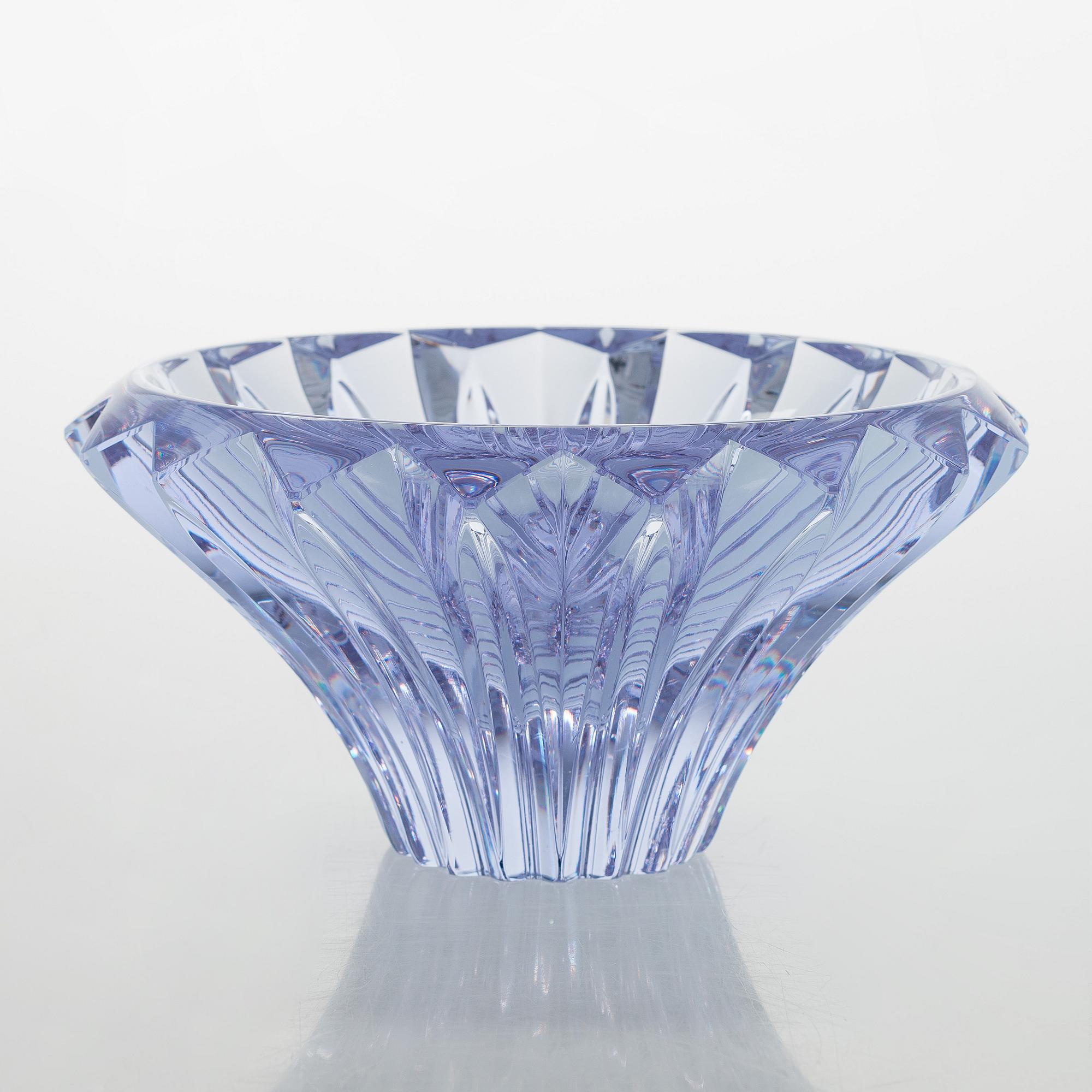 Aimo Okkolin, a "Terälehdet" (Petals) bowl signed Aimo Okkolin Riihimäen Lasi Oy.