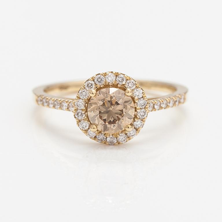 A 14K gold ring with diamonds ca. 1.02 ct in total. AIG certificate.