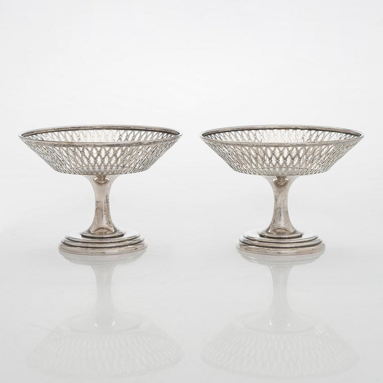 Serveringskålar med gallerkant, ett par, sterlingsilver, Birmingham, England 1911.