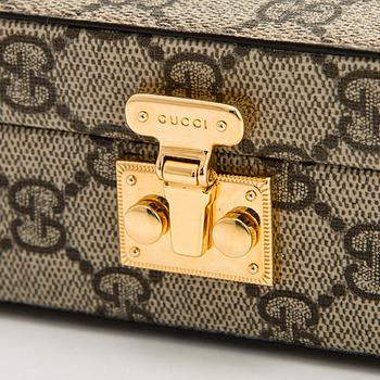 Gucci, "GG Supreme" laukku.