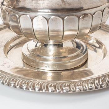 Gustaf Möllenborg, a pair of silver sauce bowls on stands, Stockholm, 1838.