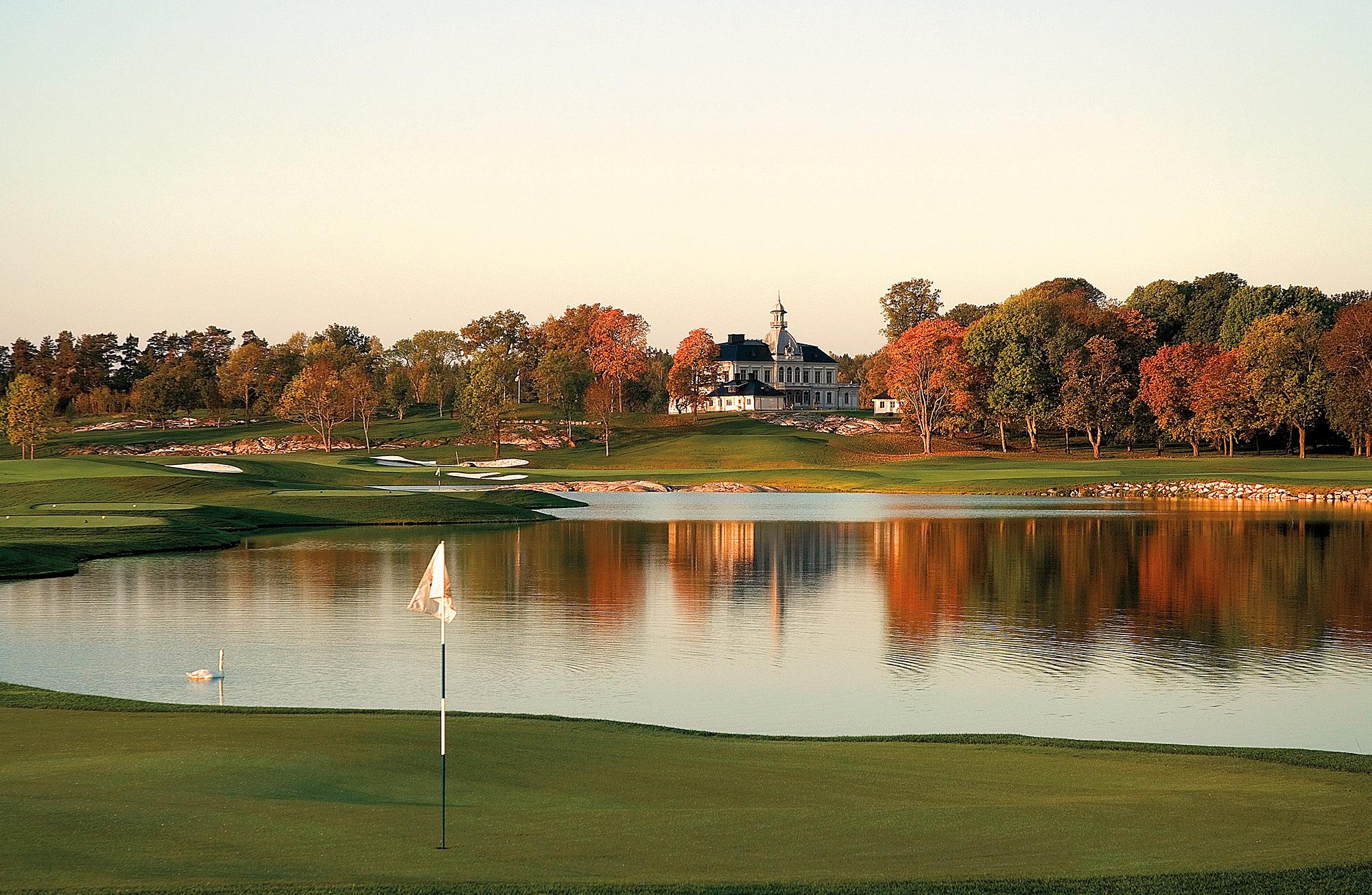 GOLFTÄVLING PÅ BRO HOF SLOTT GOLF CLUB, för åtta spelare.