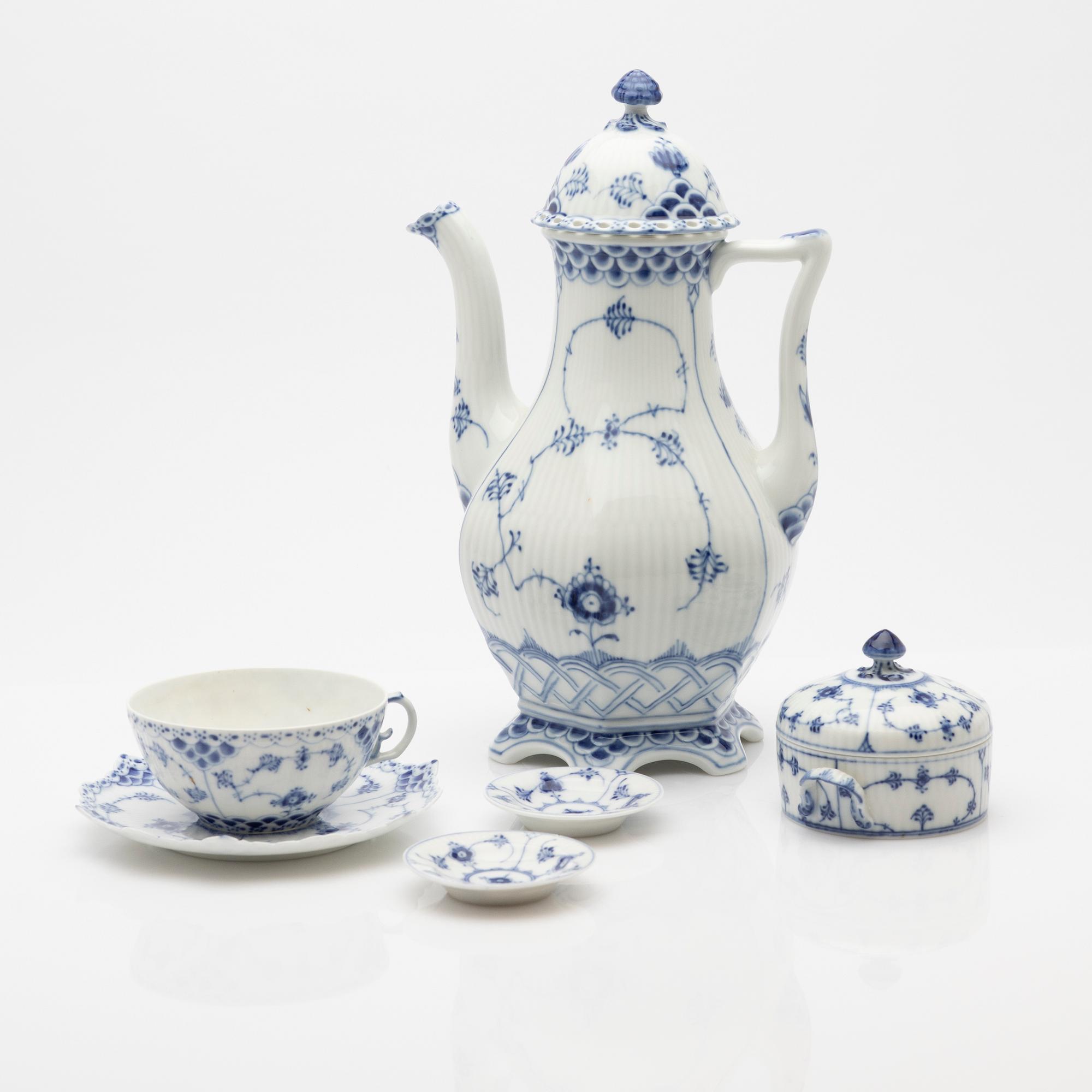 Service pieces, 16 pieces, porcelain, "Blue Fluted", Royal Copenhagen, Denmark.