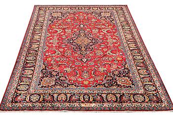 A Najafabad carpet, c. 292 x 202 cm.
