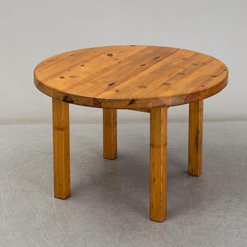 A pine dining table attributed to Roland Wilhelmsson. Second half of the 20th century.