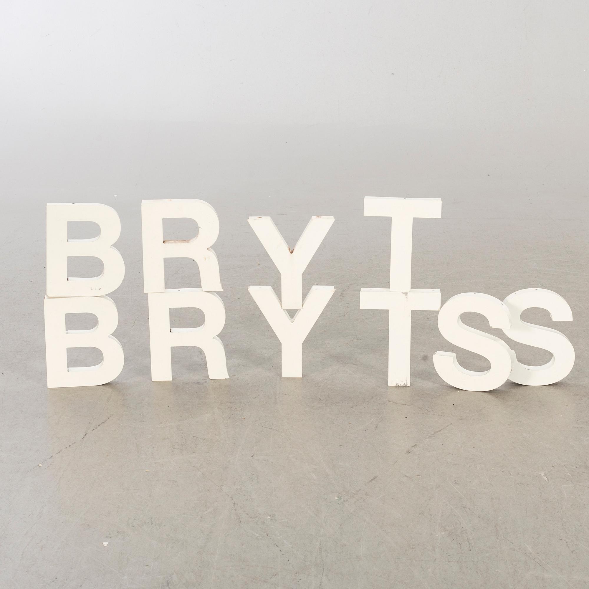 10 20th century signlettering.