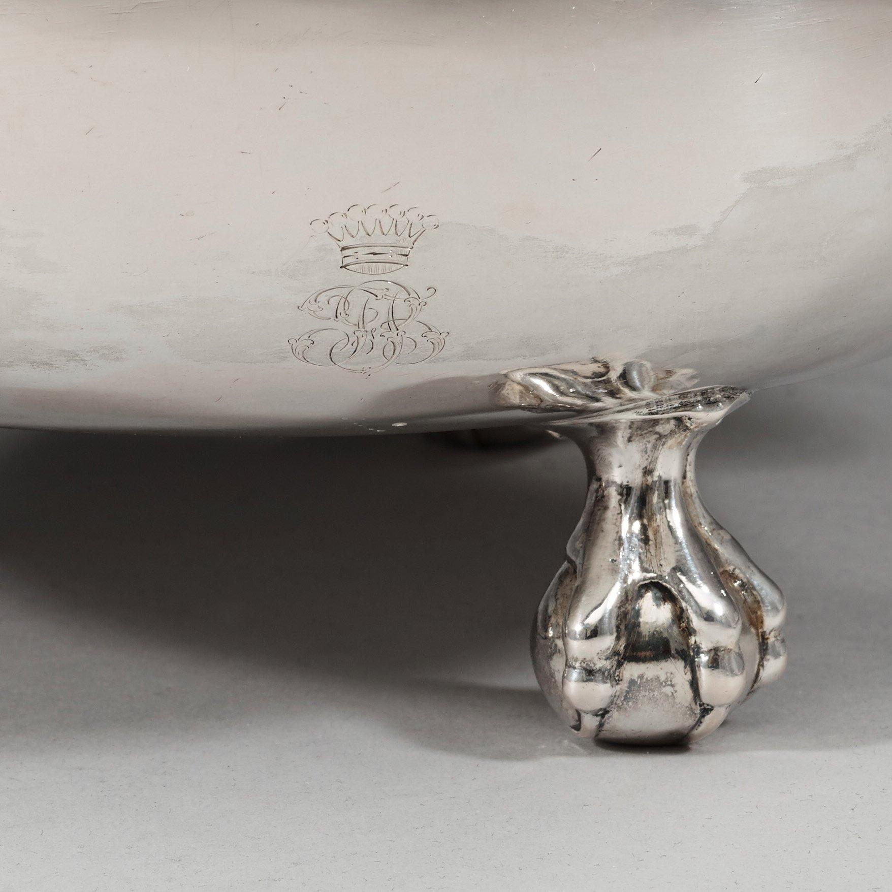 A Swedish 17th century parcel-gilt bowl and cover, Friedrich Richter (Stockholm 1668-1700-). Before 1689.