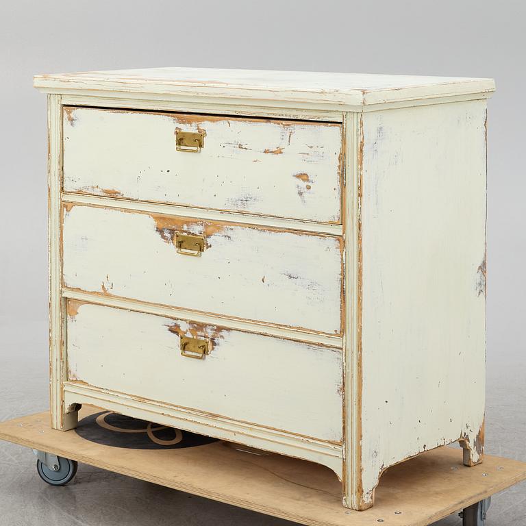 A chest of drawers, early 20th Century.