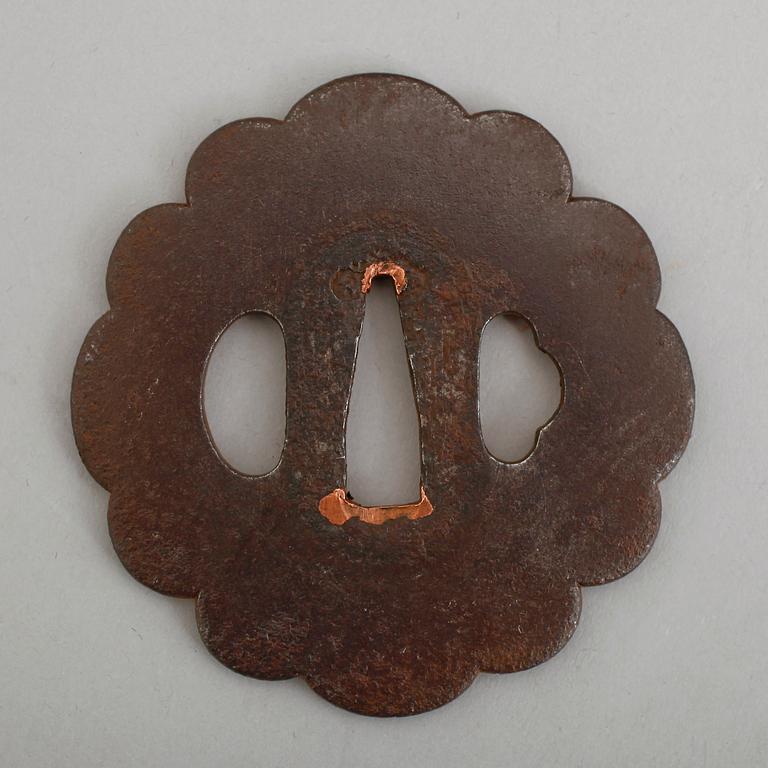 TSUBA, 3 st, järn, Japan, 1600-/1700-tal respektive 1700-/1800-tal.