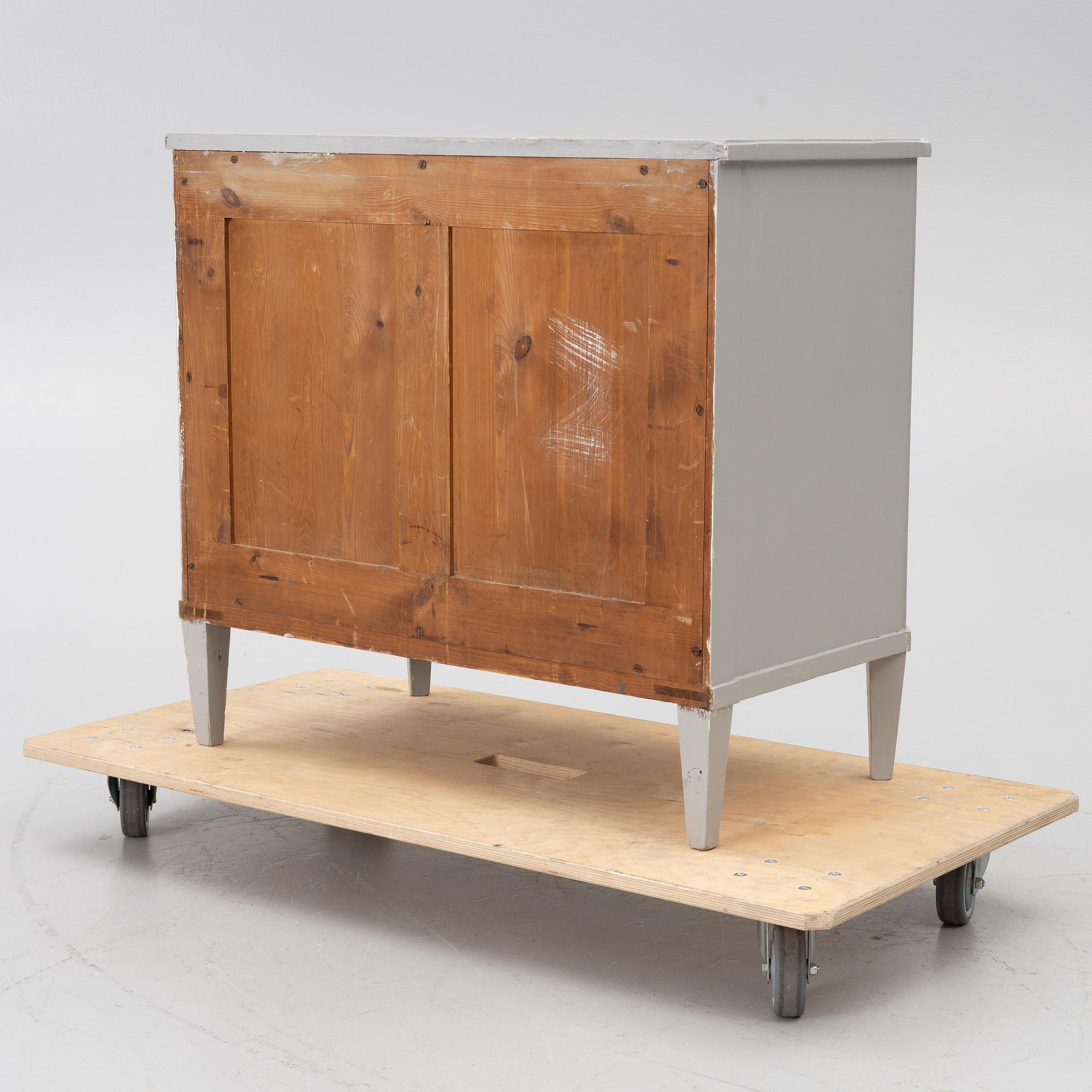 Chest of drawers, Gustavian style, mid-20th century.