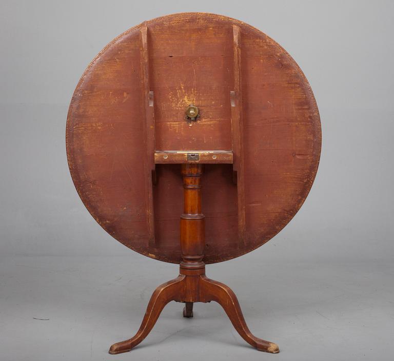 KÄÄNTÖPÖYTÄ, lepänjuuriviilutettu, 1800-luku.