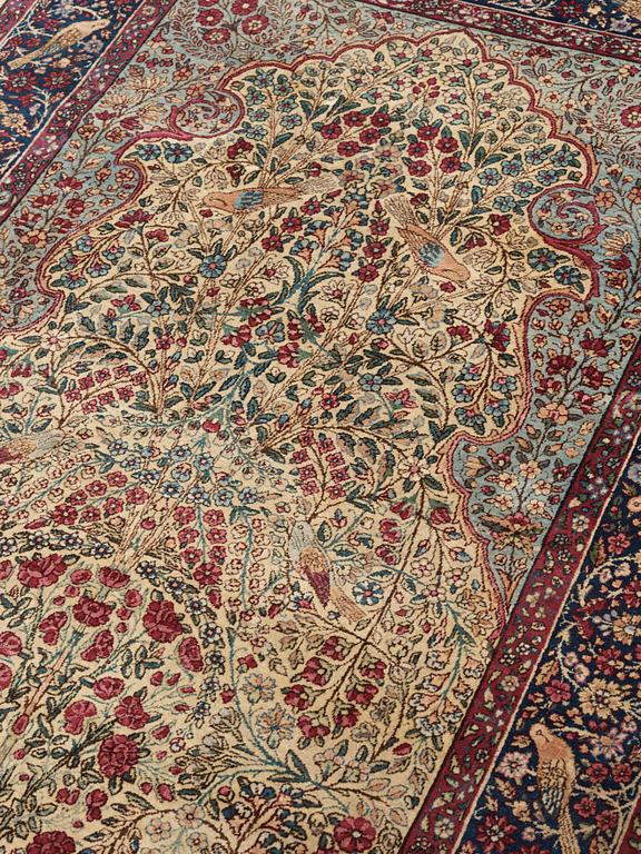 RUG. Semi-antique Kerman Figural. 225 x 141 cm.