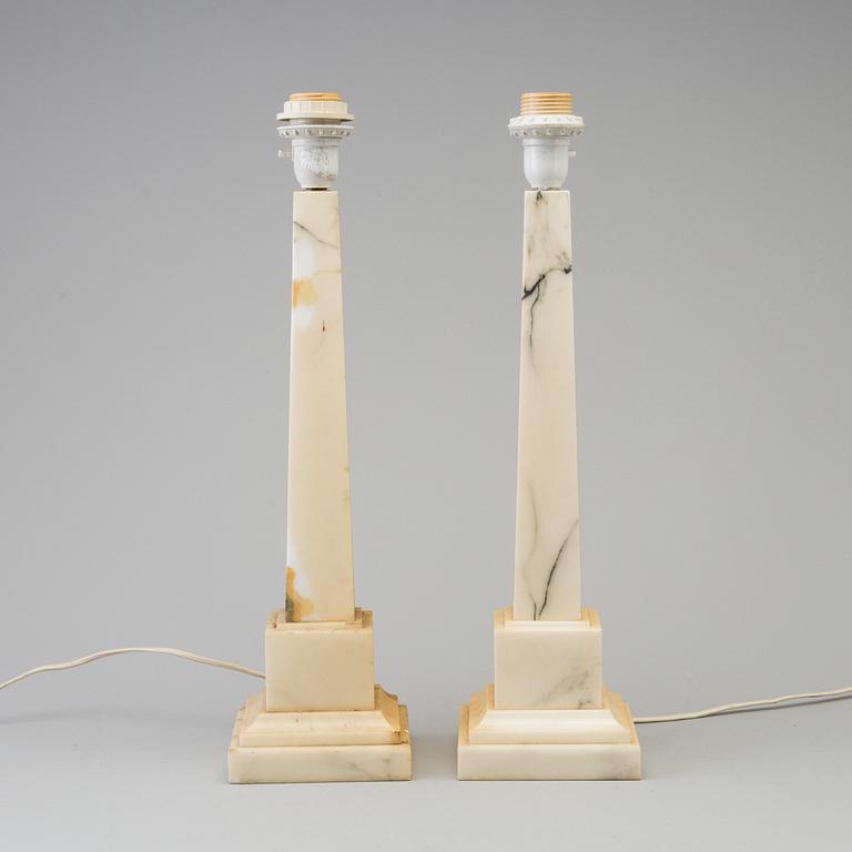 A pair of Italian alabaster table lights, second half of the 20th Century.