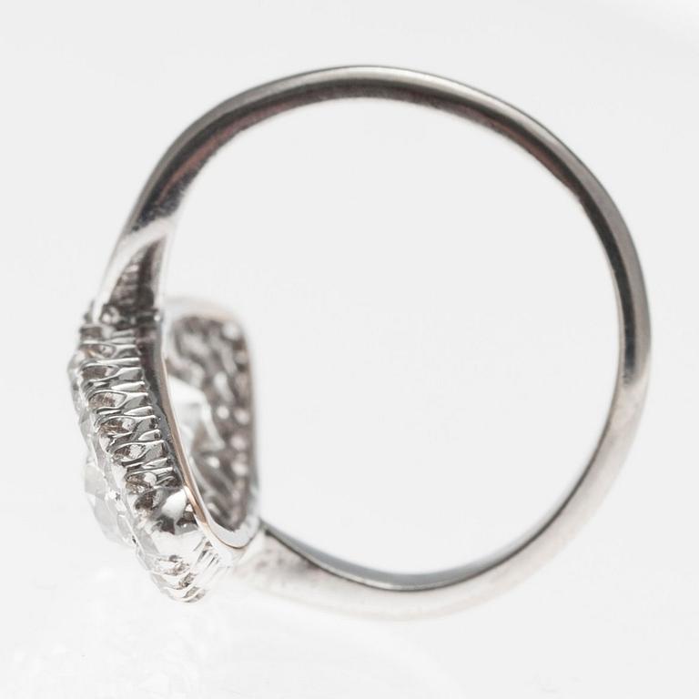 A RING, 18K white gold, old cut diamonds c. 2.7 ct. Wahlberg, Gävle 1955. Size 16.5. Weight 7,4 g.