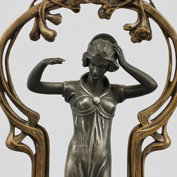 UPPSATS, vitmetall, Albert Köhler & Cie, Wien, omkring 1900.