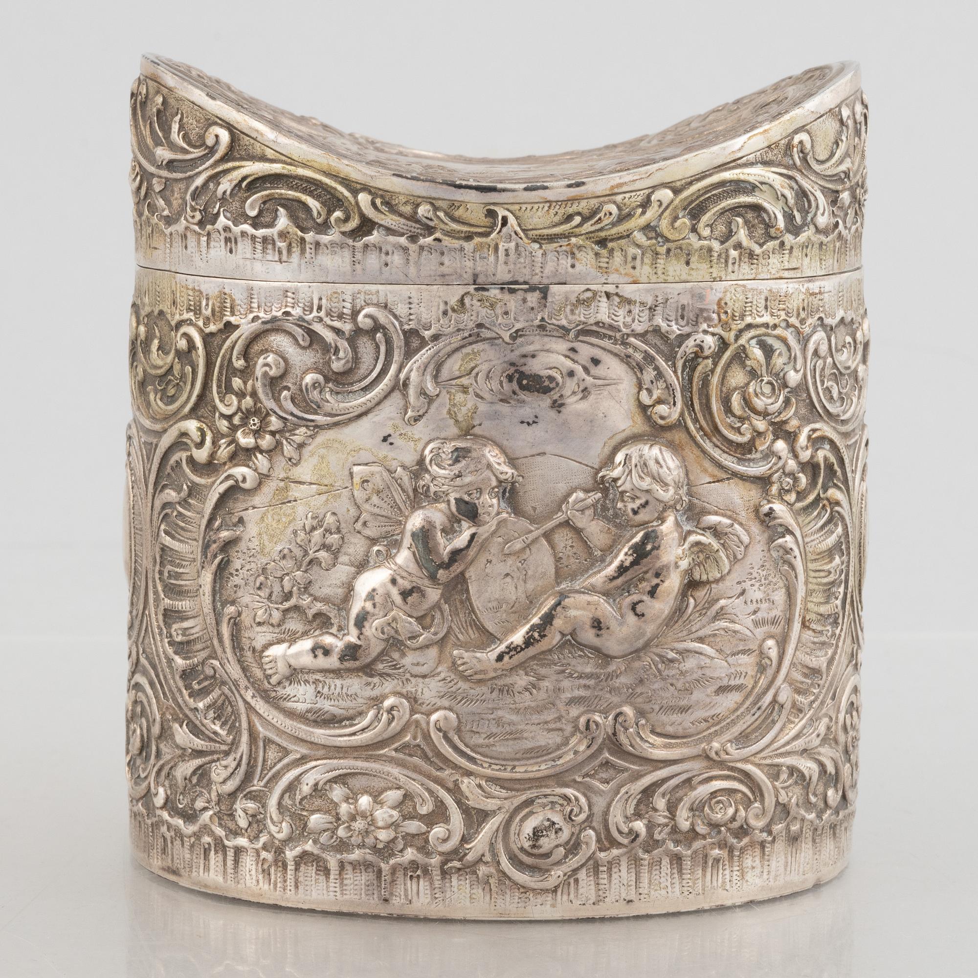 Lided box, silver 800, German control mark, Rococo style, circa 1900.