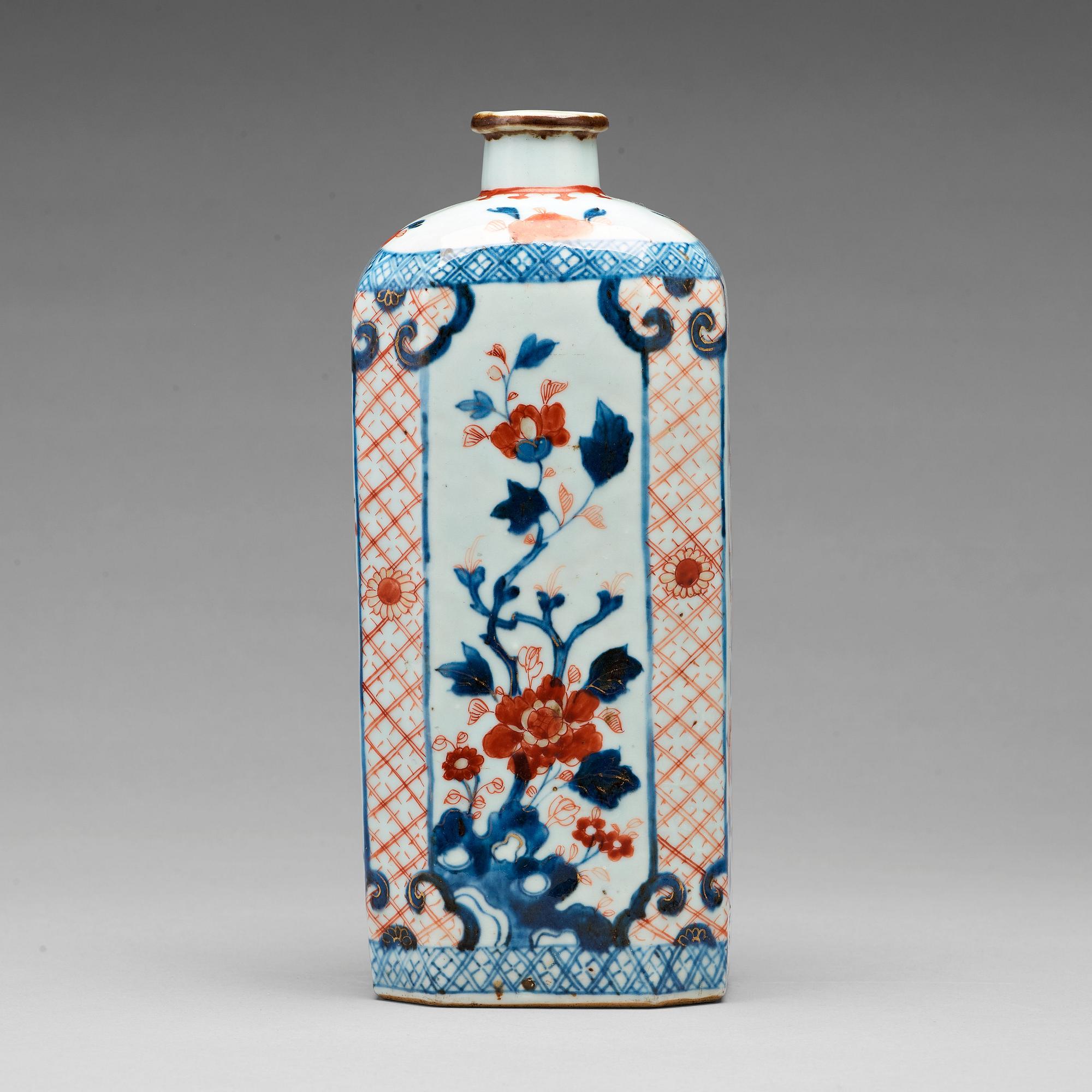 FLASKA, porslin. Qingdynastin, Kangxi (1662-1722).