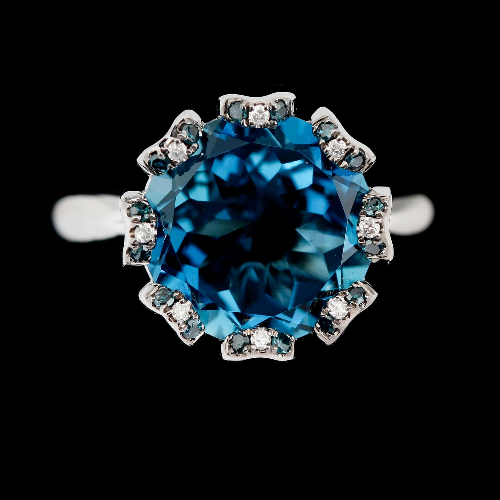 RING, 14K vitguld, diamanter samt blå topas. Enligt uppgift London.