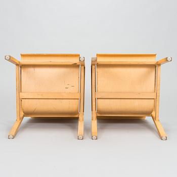 Alvar Aalto, A pair of 1970s armchairs model 403 for Artek.