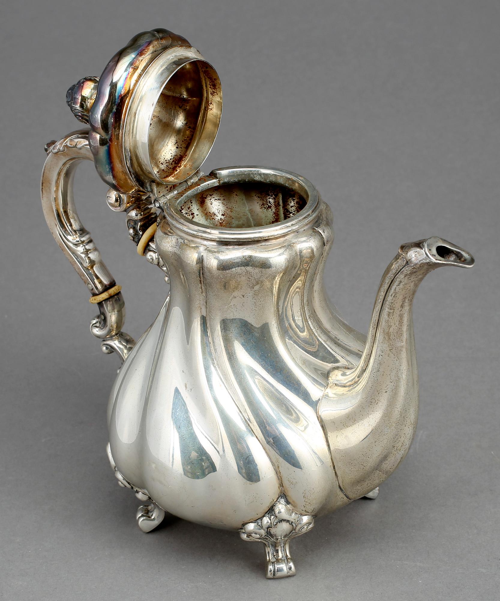 CHOKLADKANNA, silver, svenska importstämplar, 1900-talets första hälft. Vikt ca 387g.