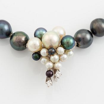 Pearl necklace, clasp 18K white gold with pearl and brilliant cut diamonds.