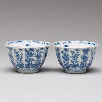 Six (2+2+2) blue and white cups with five (2+2+1) dishes, Qing dynasty, Kangxi (1662-1722).