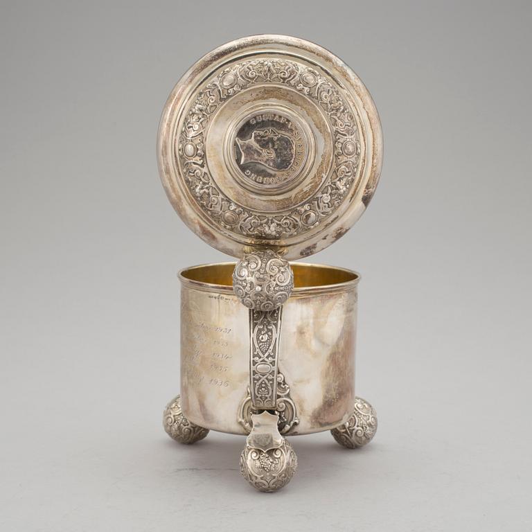STOP, silver, Hovjuvelerare Carlman AB, Stockholm, 1920. Vikt 568 g.