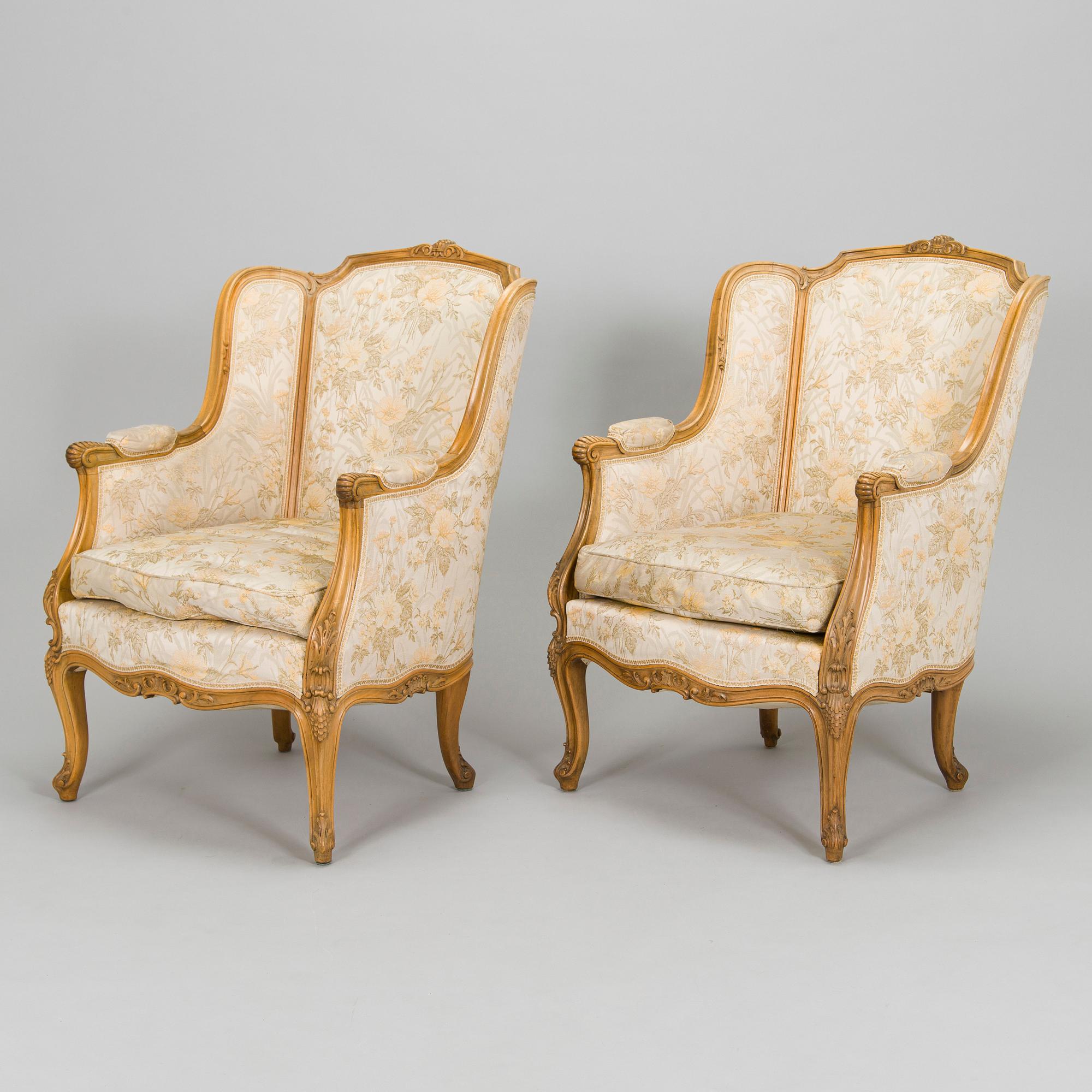 A pair of mid-20th-century French armchairs in Roccoco style.