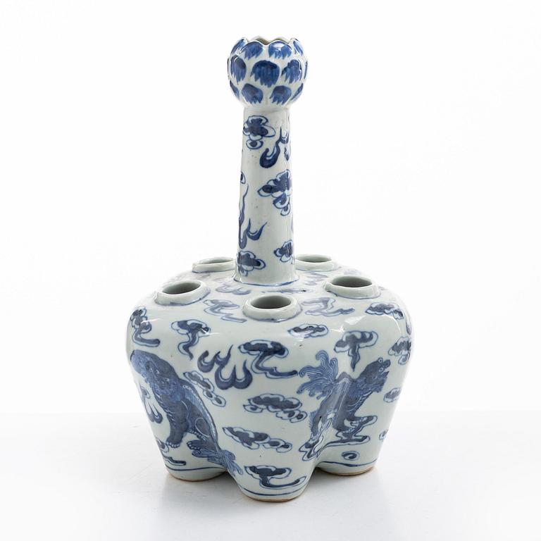 Tulpanvas, porslin. Qingdynastin, 1800-tal.