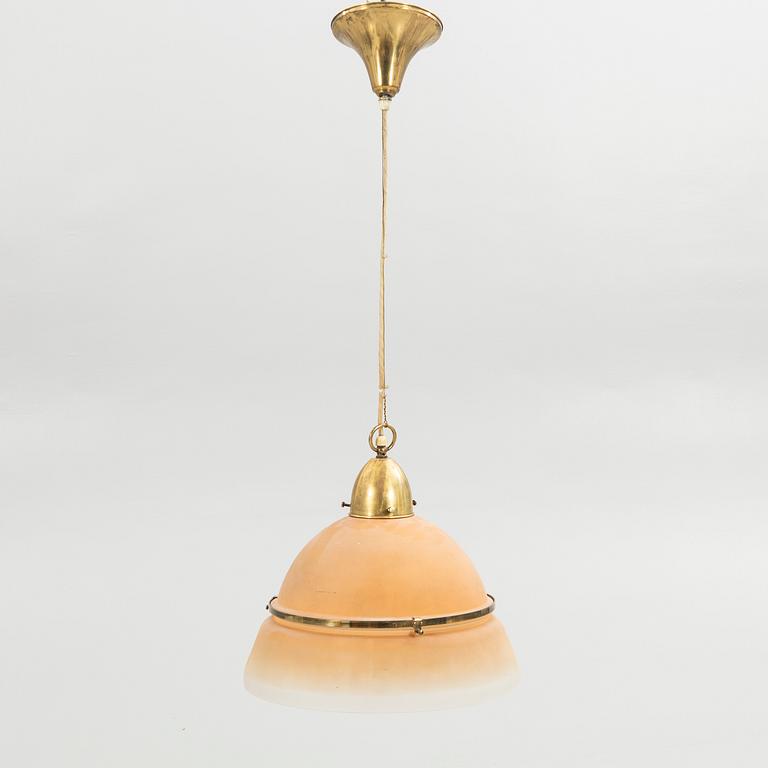 Taklampa, opalöverfång, tvådelad kupa, 1930/40-tal.