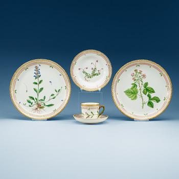 840. KAFFESERVIS, 26 delar, porslin. Royal Copenhagen, Danmark, ”Flora Danica”, 1900-tal.