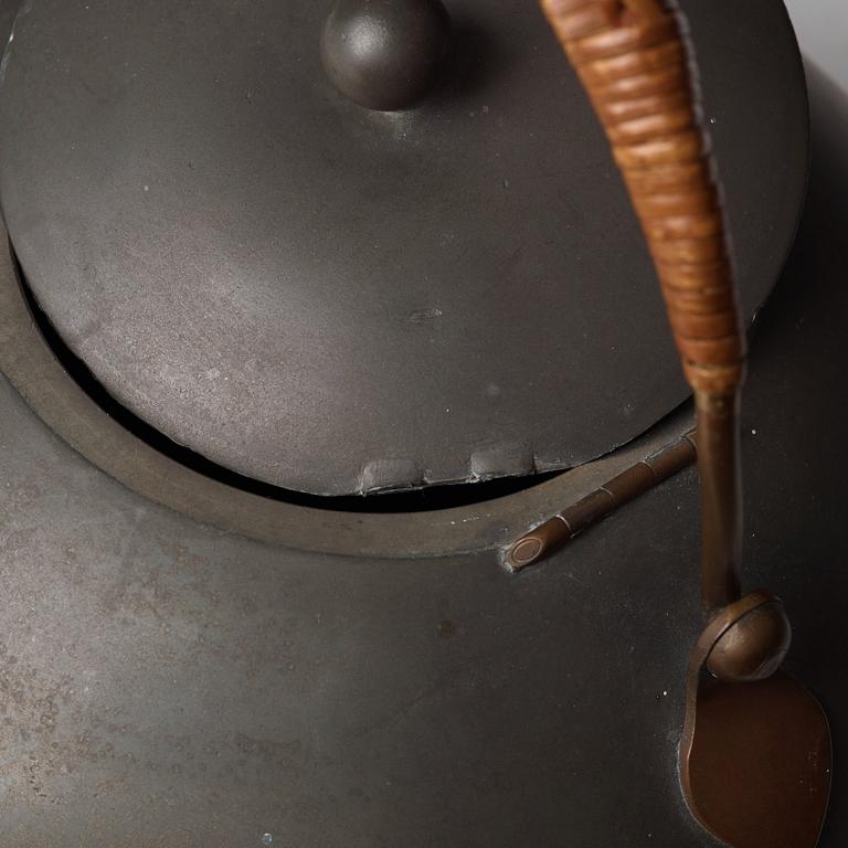 Nils Fougstedt, a pewter teapot with rechaud, Firma Svenskt Tenn, Stockholm 1929.