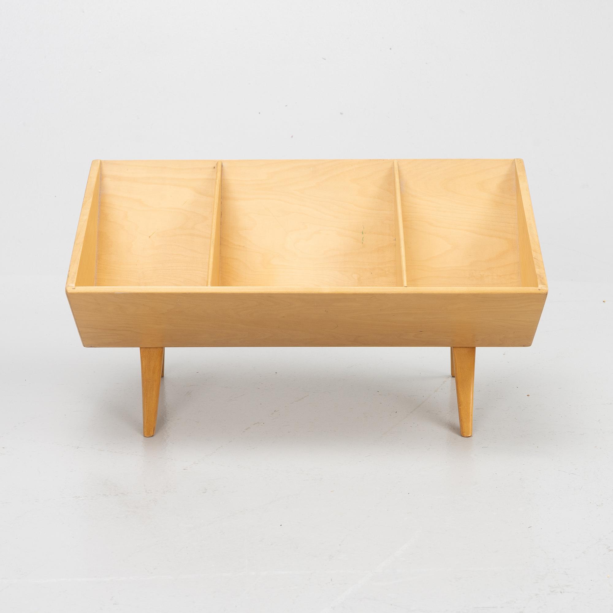 Bruno Mathsson, bokvagga, Firma Karl Mathsson, Värnamo, daterad 1961.