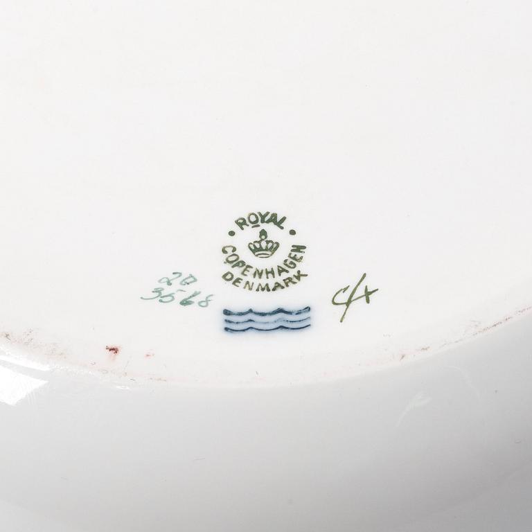 Karott med lock, porslin. Royal Copenhagen, "Flora Danica", Danmark, 1900-tal.