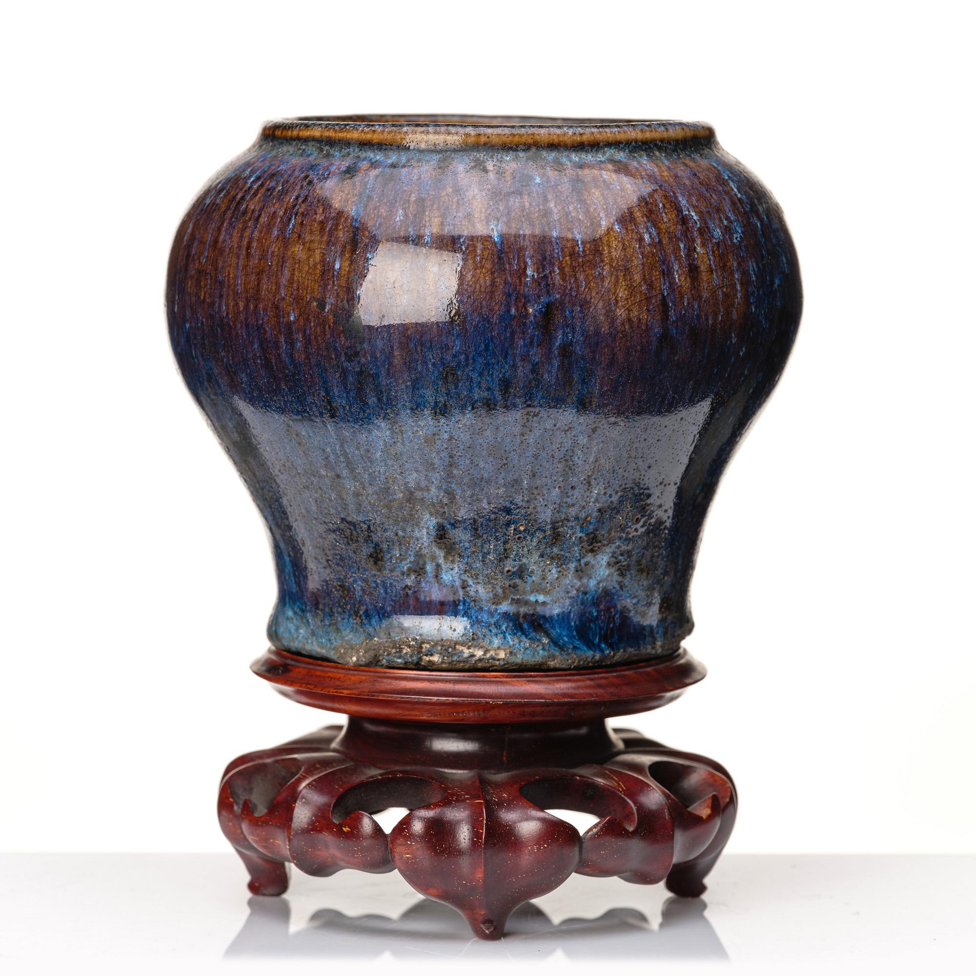 A jun glazed jar, Song/Yuan dynasty.