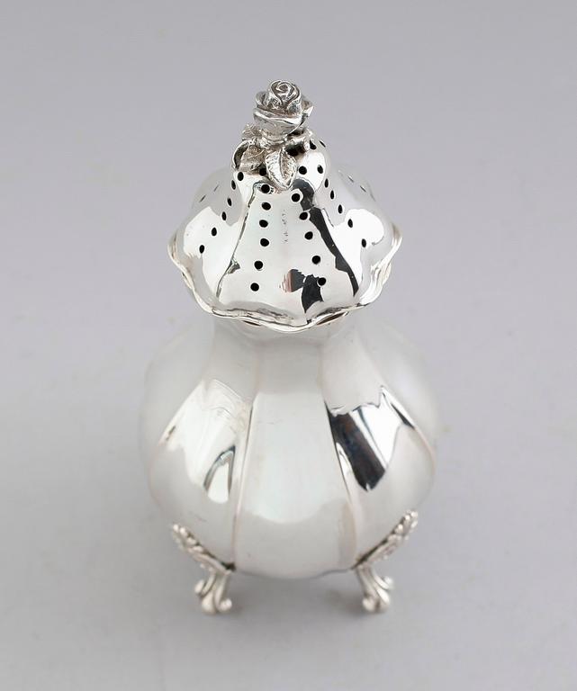 SOCKERSTRÖARE, silver, svenska importstämplar, 1900-talets första hälft. Vikt ca 253 gram.