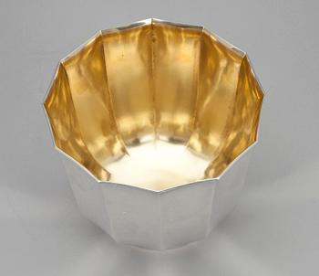 SKÅL, sterling silver, Ateljer Borgila, Stockholm 1968. Vikt 470 g.