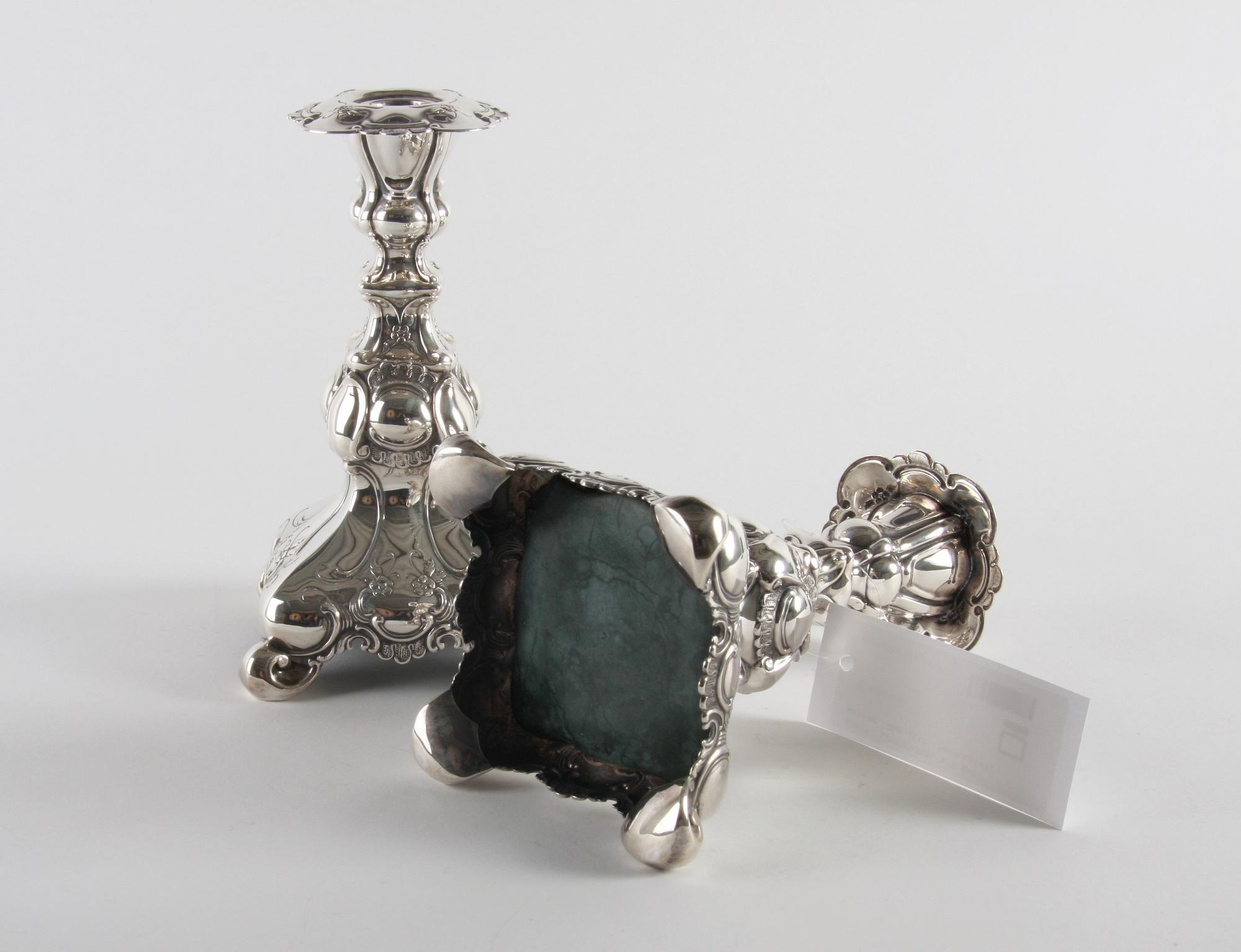 LJUSSTAKAR, ett par, silver, GAB 1949, barockstil.