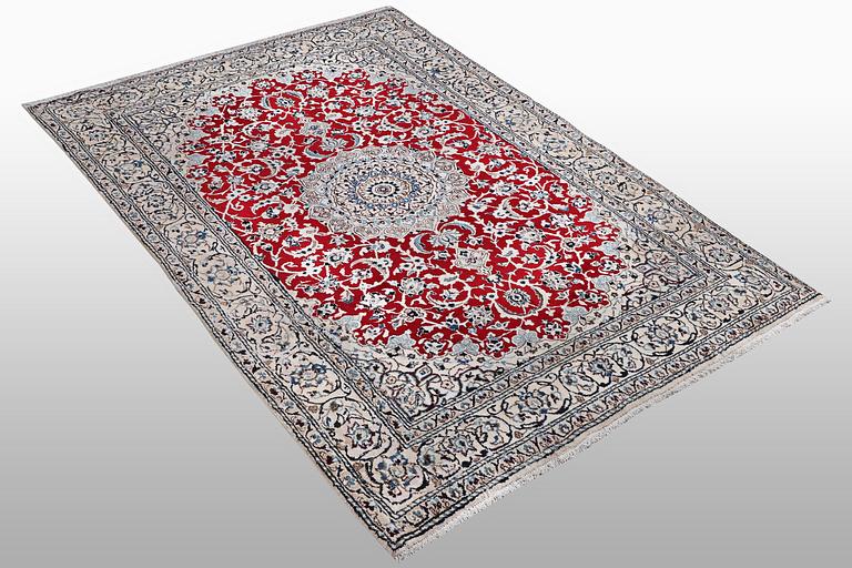 A rug, Nain, part silk, 9 LAA, ca 240 x 150 cm.