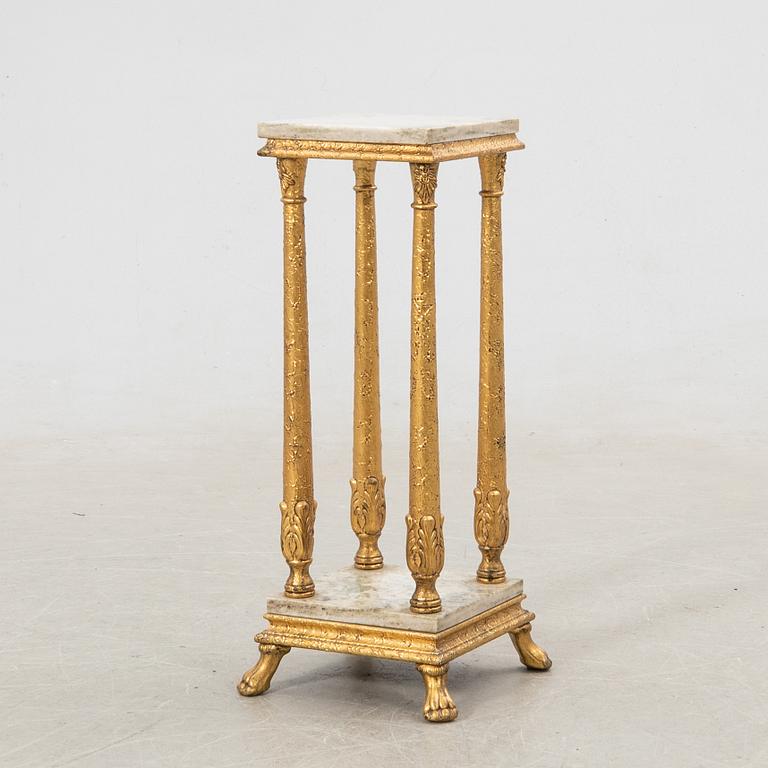 Piedestal 1900-talets mitt.