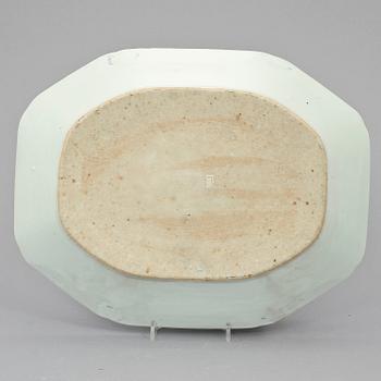 STEKFAT samt UNDERFAT, porslin, Kina, 1800-tal.