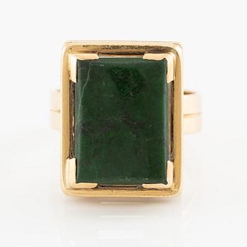 Ring, 18K gold with green stone.